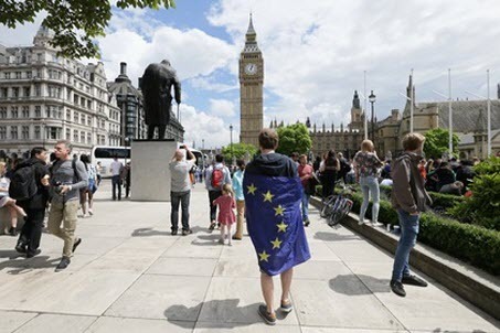 Более миллиона человек подписали петицию за новый референдум по Brexit