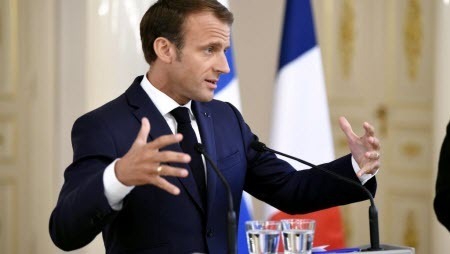Президент Франции остался без «пера»