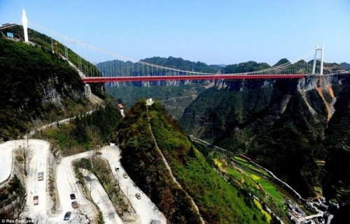 В Китае построили самый длинный подвесной мост в мире