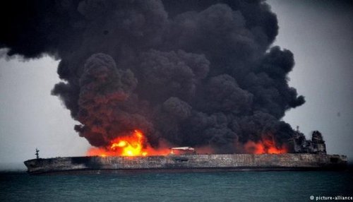 Количество ​очагов пожара на танкерах в Керченском проливе выросло до шести