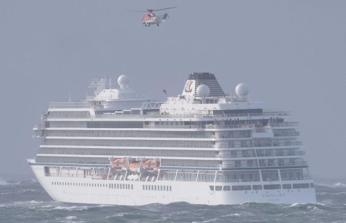 У берегов Норвегии продолжается эвакуация пассажиров с круизного лайнера Viking Sky
