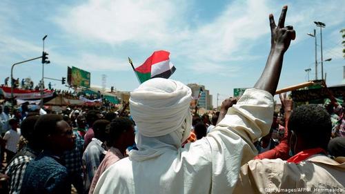 "Легитимность по-путински в Судане и Ливии" - Константин Эггерт