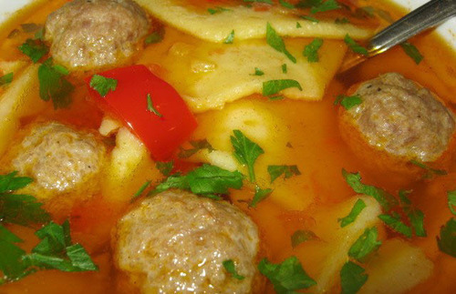 Сытный и наваристый венгерский суп «Леббенч»