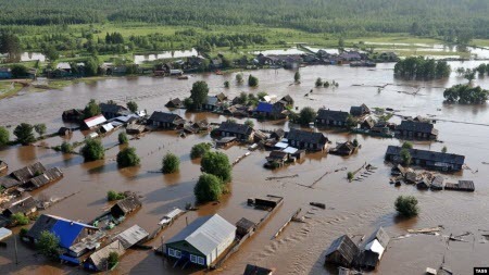 Повені на півдні Сибіру призвели до жертв і сотень потерпілих