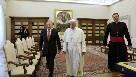 Безответный визит: папа Франциск в третий раз принимает Путина в Ватикане