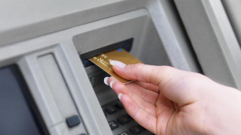 Банковские карты: новый способ хищения денег с карт