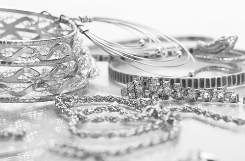 Как серебро и серебряные украшения влияют на судьбу и здоровье человека