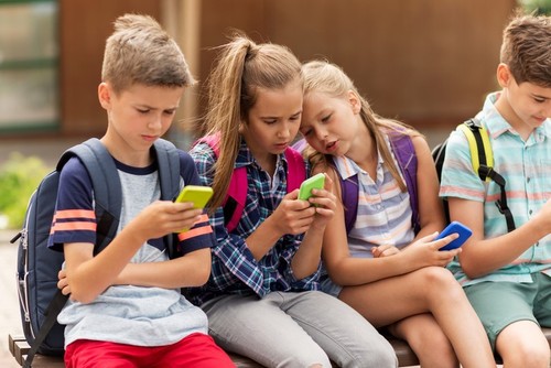 Зависимость от смартфона у ребенка: Что делать?