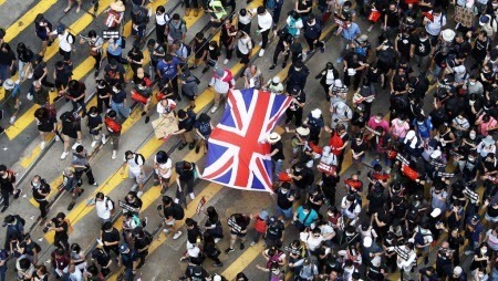 Протестующие в Гонконге попросили Великобританию о помощи