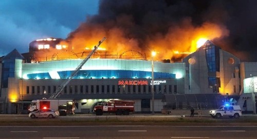 Во Владивостоке сгорел ТЦ "Максим"
