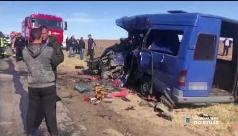 На Одещині переповнена маршрутка зіштовхнулася із вантажівкою, щонайменше 9 загиблих