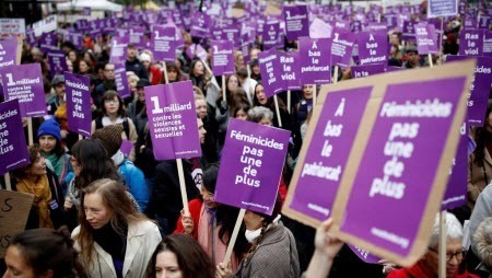 Во Франции прошли массовые демонстрации против насилия над женщинами