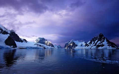 Над Антарктидой замечена загадочная рябь в облаках