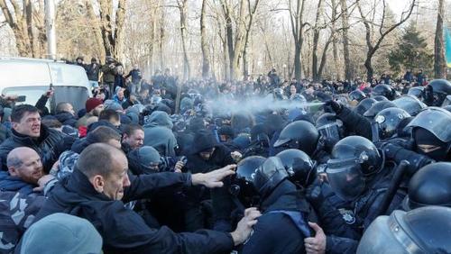 В Киеве после столкновений протестующих с полицией задержаны 26 человек
