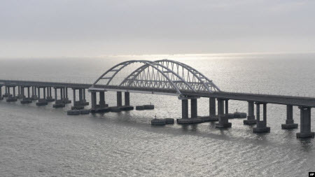 ЄС: відкриття Росією залізниці через Керченський міст порушує суверенітет України