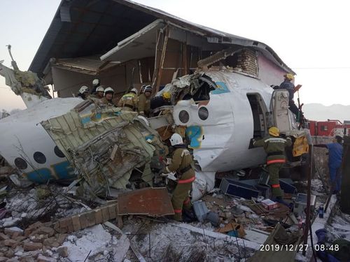 В Алматі під час вильоту з аеропорту розбився літак з 95 пасажирами