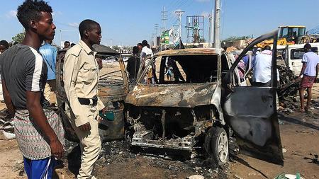 Более 90 человек погибли в Сомали при взрыве заминированного автомобиля