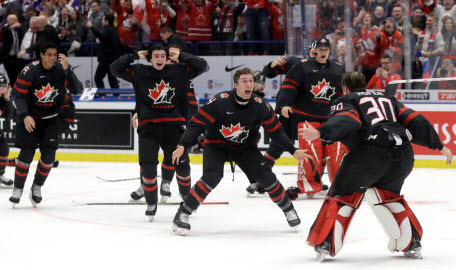 Молодежная сборная Канады завоевала золото чемпионата мира обыграв россиян (ВИДЕО)