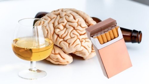 Алкоголь и табак ускоряют старение мозга
