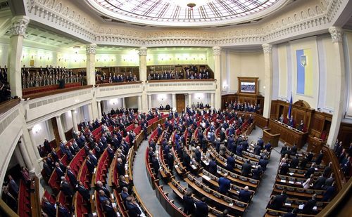 Состав украинского парламента сокращается на треть