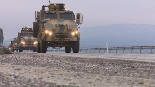 Турецкие войска движутся к границе с Сирией