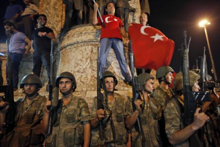 В Турции продолжаются аресты из-за попытки переворота