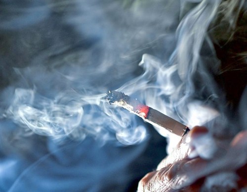 Как курильщики загрязняют воздух, не куря