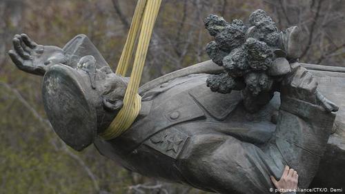 Демонтаж памятника Коневу и яд из Кремля