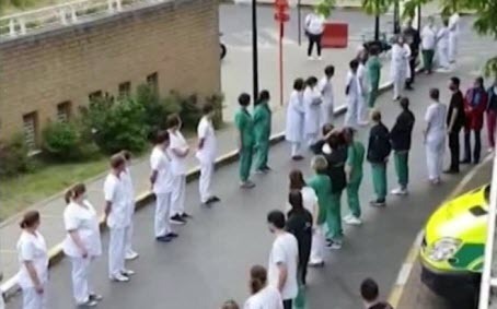 Бельгійські медпрацівники влаштували мовчазний протест під час неофіційного візиту прем'єр-міністерки до лікарні. Відео