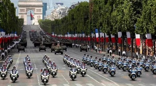 Во Франции отменили военный парад 14 июля
