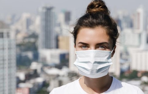 Ношение масок помогает против коронавируса больше, чем другие меры