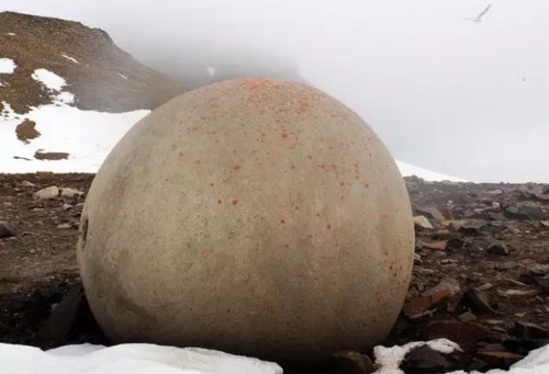 Трагедия народа (каменные шары) острова Чамп