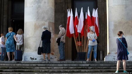 Дуда лідирує у першому турі президентських виборів у Польщі