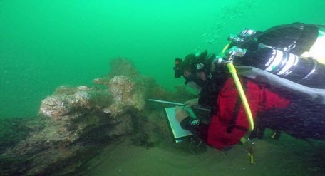 Археологи извлекли из-под обломков затонувшего в 1740 году судна тысячи ценных артефактов