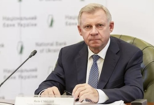 Глава НБУ Яков Смолий написал заявление об увольнении из-за политического давления