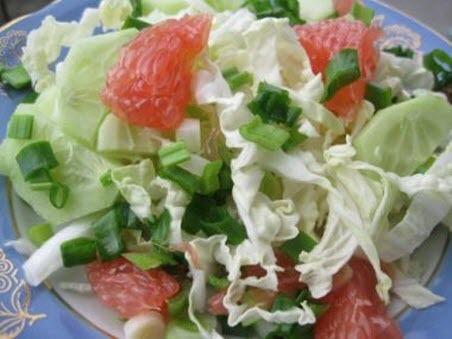 Бабусині страви: "Салат з пекінської капусти, огірків та грейпфруту"