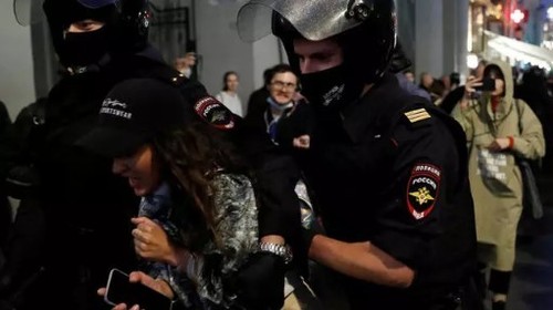 В Москве на акции против поправок к Конституции задержали более ста человек