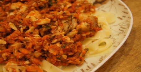 Бабусині страви: "Тушкована риба в томатно-морквяному соусі"