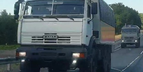На пути в Беларусь заметили десятки грузовиков без опознавательных знаков