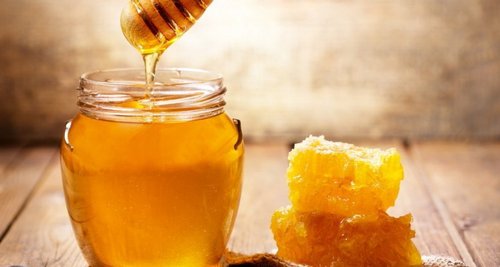 Мед более эффективен при лечении кашля или простуды, чем лекарства