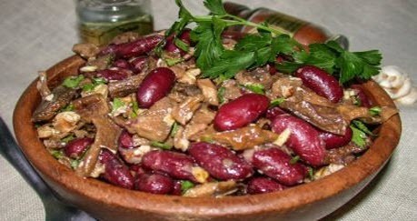 Бабусині страви: "Теплий салат з червоної квасолі"
