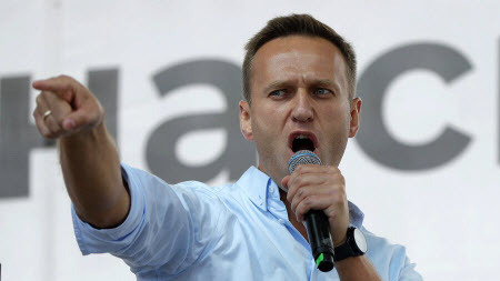 Навальный в коме: очевидное устрашение критиков режима