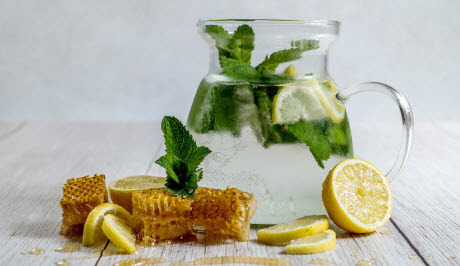 10 волшебных свойств воды с лимоном и медом натощак