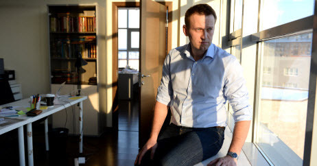 Для Кремля Алексей Навальный - угроза, о которой он не может говорить