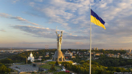 Більшість українців незадоволені справами в країні - опитування IRI