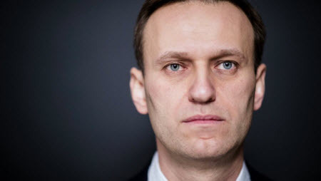 Навальный должен был умереть в самолете