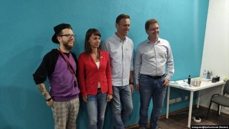 Росія: соратники Навального перемагають на виборах у містах, які він відвідував до отруєння