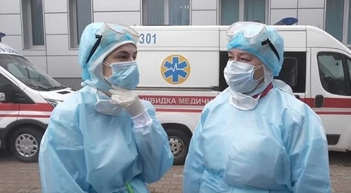 Очереди скорых, дорогие тесты и нехватка медицинского персонала: как лечат коронавирус в Украине