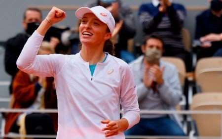 Польская теннисистка Ига Швентек выиграла Ролан Гаррос (ВИДЕО)