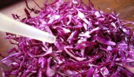 Бабусині страви: "Салат з червонокачанної капусти"